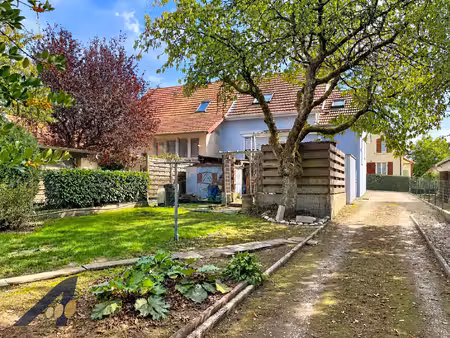 charmante maison avec jardin  terrasse et grand garage dans