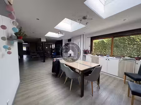 maison familiale avec terrain et dépendance