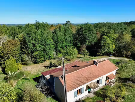 maison en pierre sur 5 000 m²  à 10 minutes de vergt