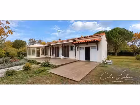 saint-michel-en-l’herm – maison de 105 m²  grand jardin et beau potentiel