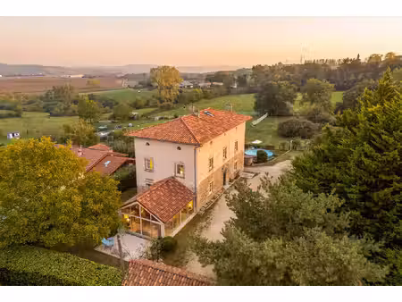 ancienne école réinventée en spacieuse maison familiale