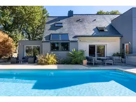 maison d'architecte en demi-niveaux  piscine chauffée et annexe indépendante sucé-sur-erdr