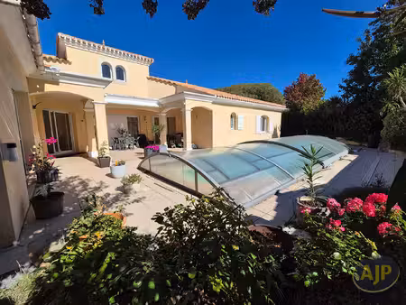 maison 2 suites parentales + bureau / piscine
