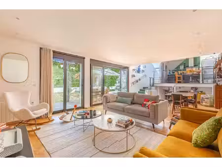 maison d'architecte aux accents japonisants avec jardin et garage