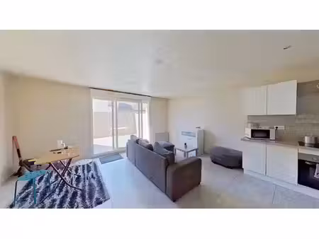 corbeil essonnes - 2p  40m² rénové  lumineux avec terrasse