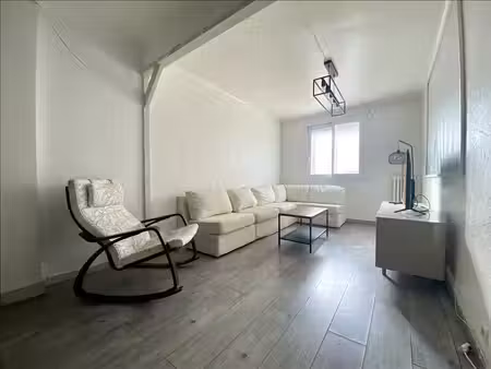 grand t2 meublé de 66 m² balcon  climatisation et parking