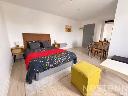 à louer - studio meublé 30m² en plein centre-ville d'auray