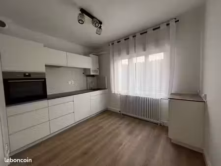location appartement t3 de 65m2 avec stationnement