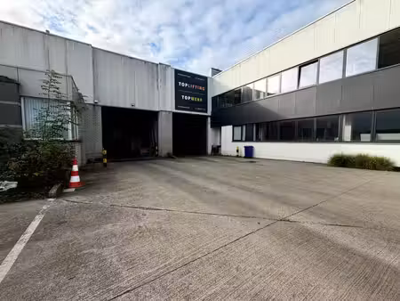 strategisch gelegen magazijn met kantoorruimte naast de a12