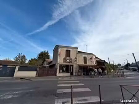 bergerac - immeuble commercial 150 m² avec terrasse - a saisir