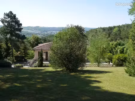 maison rénovée dans environnement privilégié avec appartement indépendant