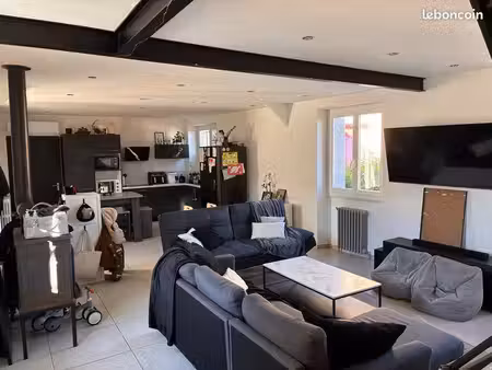 maison en pierre rénovée 100 m² – dpe c – panneaux solaires