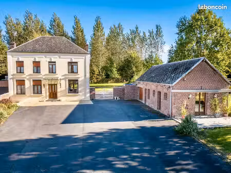 corps de ferme maison de maître 261m2  dépendance 40m2 avec garage sur 1671m2