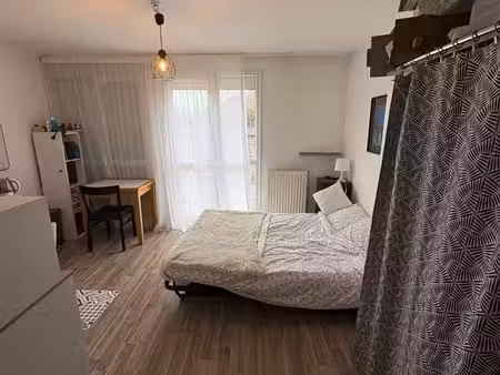 loue studio non meublé avec terrasse