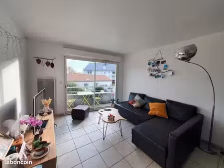 loue grand t2 de 52 m² avec balcon  cuisine séparée et garage boxé à orvault proche nantes