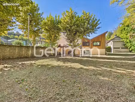 maison 8 pièces 256 m²