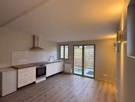 petite maison individuelle  face gare montfort  l'amaury meray