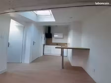 t2 de 15m² carrez et 27m² au sol au cœur de la vieille ville