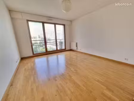 studio avec balcon rue de picpus paris 12