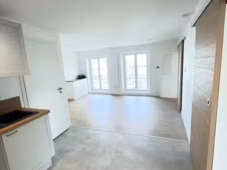 f3 refait à neuf  place duroc