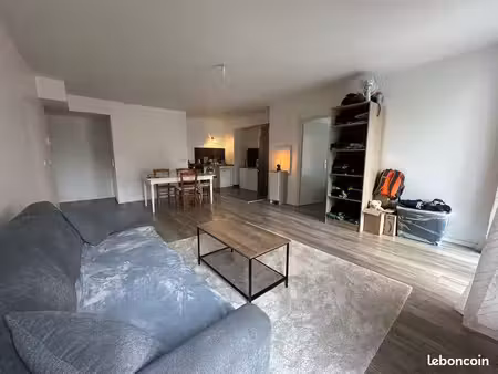 f2 meublé + parking + terrasse (proche rer d)