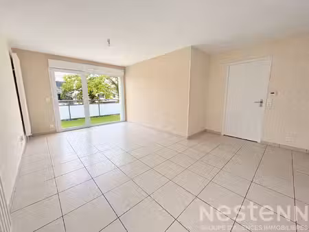a louer - auray - appartement t3 de 55 50 m² avec balcon  garage et parking