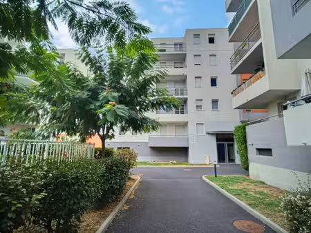 exclusivité – t2 de 40 m² vendu loué avec balcon  parking e