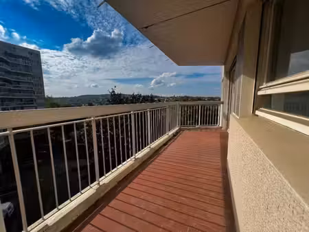 exclusivité orpi - marly-le-roi - 2 pièces avec balcon  cave et parking dans un quartier c