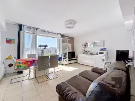 appartement t3 lumineux avec terasse - la friche belle de mai