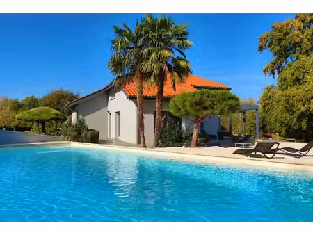 maison contemporaine avec piscine à attignat  à 14 minutes de