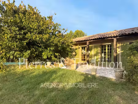 exclusivité ! maison de plain-pied avec piscine sur près de 1 500 m² de terrain