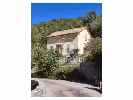jolie maison t3 rénovée donnant sur le fleuve hérault