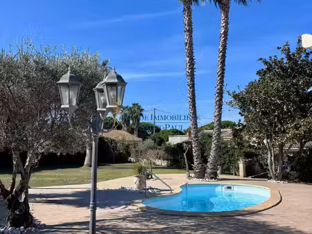 rare villa de plain pied avec piscine double garage et grand ter