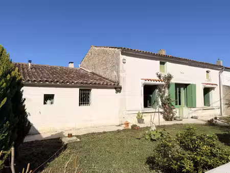 maison charentaise avec garage et jardin