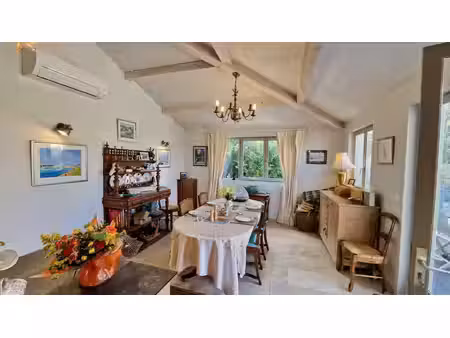 belle maison de 4 chambres avec piscine et jardin sur tout le pourtour