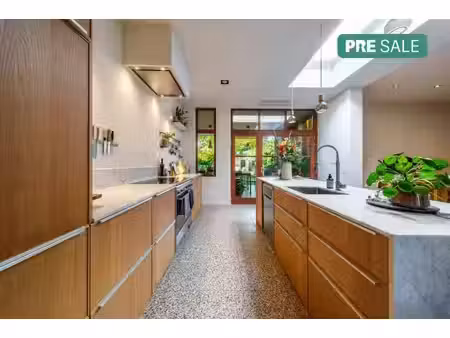 instapklare herenwoning met ruim bijgebouw