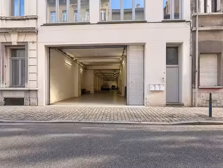 entrepôt de +/-600m²