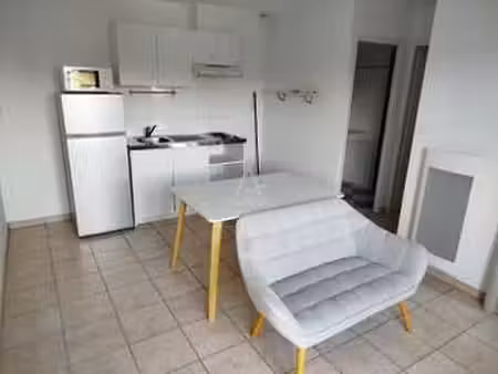 location appartement t1 meublé aux herbiers (85500) : à louer t1 meublé / 32m² les herbier