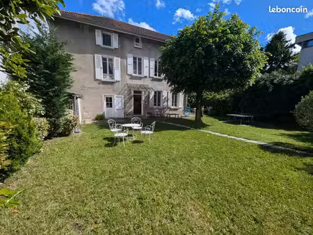 maison 8 pièces 175 m²