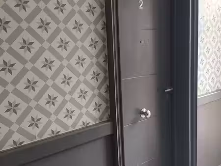 appartement entièrement meublé et équipé avec box privatif et jardin commun