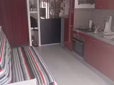 beau studio équipé et meublé avec terrasse