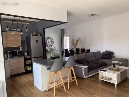 appartement t3 de 71 m2 + balcon + local privé