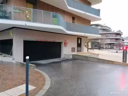 garage fermé à louer