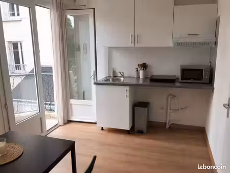 appartement meublé 28m² rénové + balcon privatif 10m²