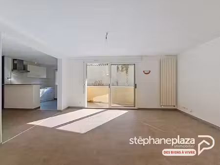 t2 de 58 m² avec balcon  garage fermé et cave
