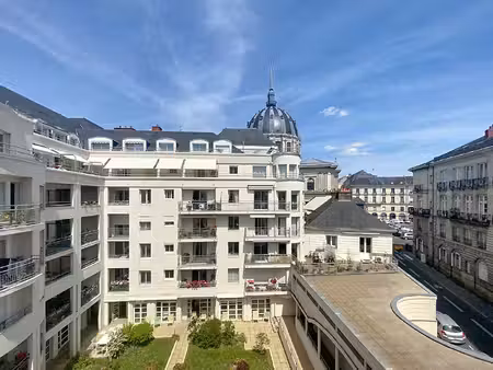 résidence seniors : t2 de 55.49 m² avec double balcon  cave et parking