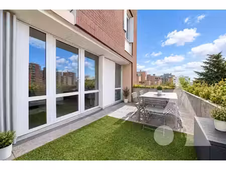 appartement f4 avec terrasse et box.
