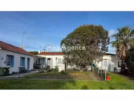 dolus d'oleron  côte ouest  maison charentaise de 180m² sur 620m²