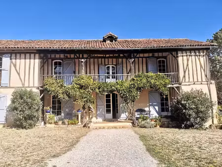 a vendre  gers: magnifique propriété de caractère très confortable de 1650 alliant cachet 