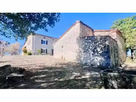 corps de ferme avec dépendances et terrain de 3300m²